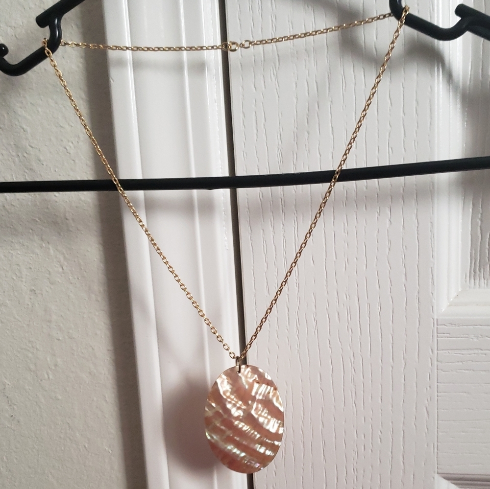 Pearl shell necklace